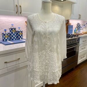 NWOT Johnny Was White embroidered tunic with bell sleeves size small